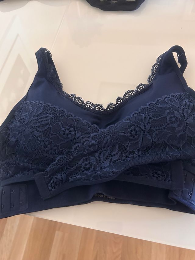 Sujetador con encaje azul 