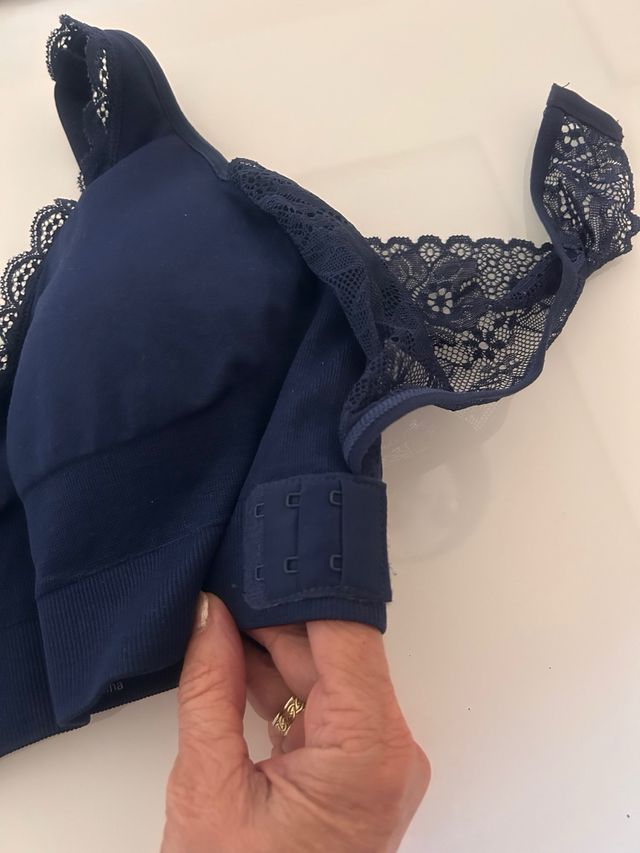 Sujetador con encaje azul 