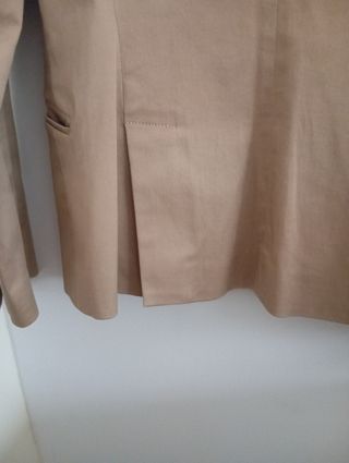 Blazer Zara Beige Mujer Talla m.Da poca talla.