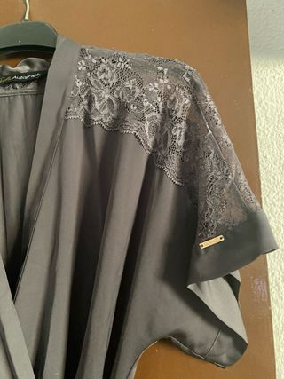 Blusa M / L / XL gris con detalle encaje