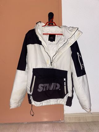 Pull&Bear abrigo astronauta blanco y negro