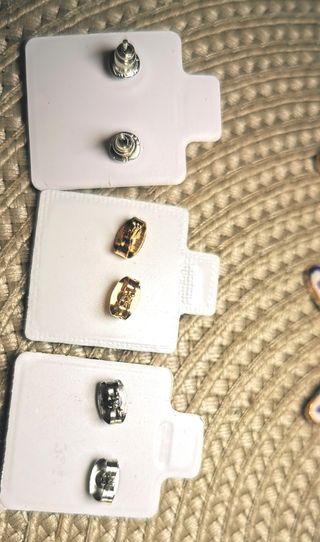 Joyería charms y pendientes elegantes