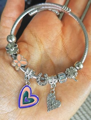 Joyería charms y pendientes elegantes