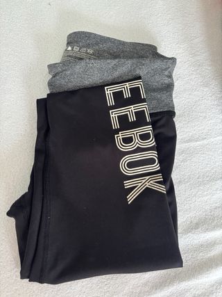 Mallas deportivas Reebok negras y grises