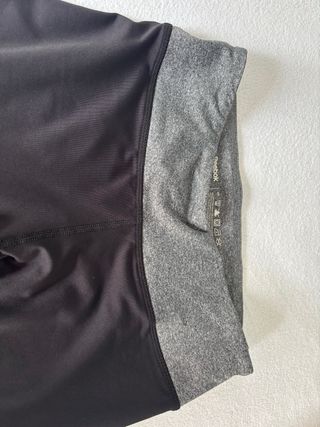 Mallas deportivas Reebok negras y grises