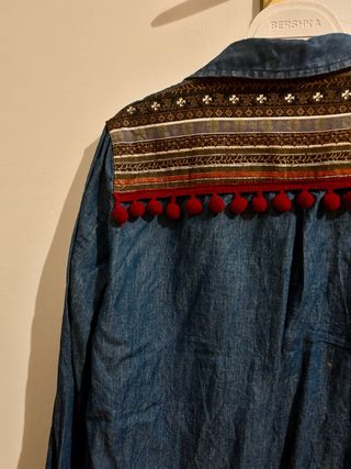 Camisa vaquera con detalles