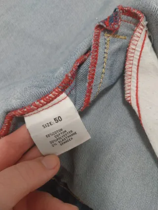 Chaqueta tejana azul.