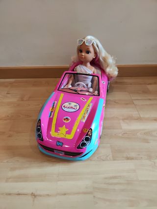 Coche rosa Nancy con muñeca