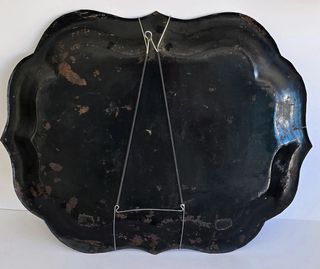 Bandeja antigua metal negro pintada a mano