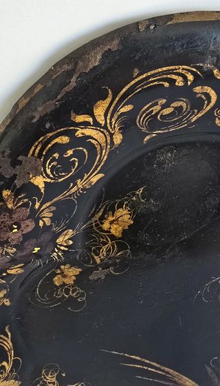 Bandeja antigua metal negro pintada a mano