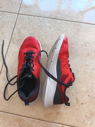 Zapatillas Fild Rojas Talla 38
