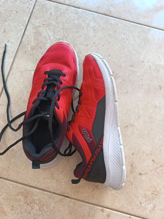 Zapatillas Fild Rojas Talla 38
