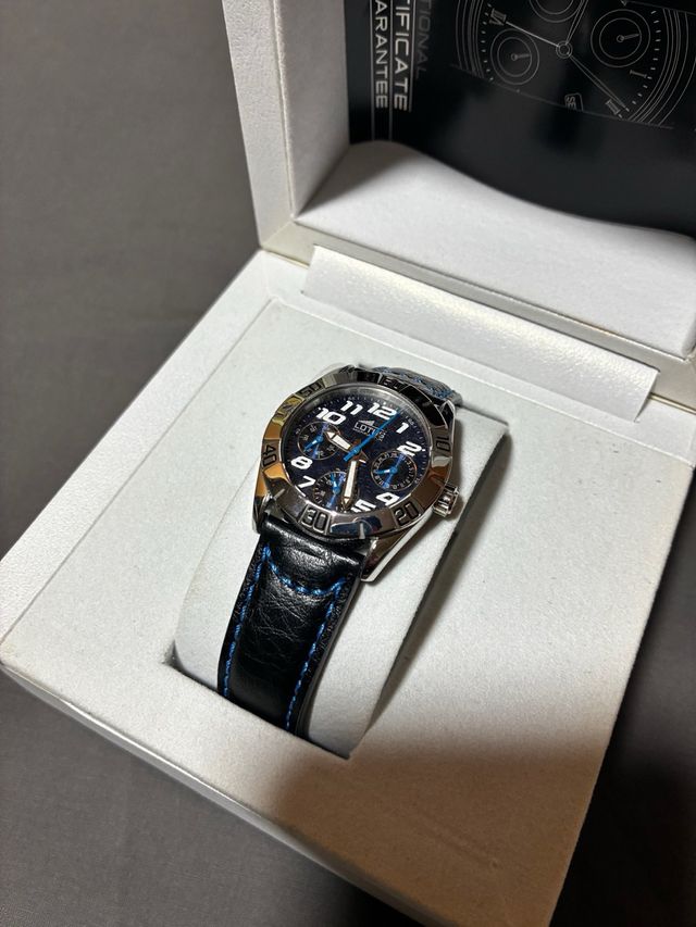 Reloj Lotus Negro con Correa de Piel