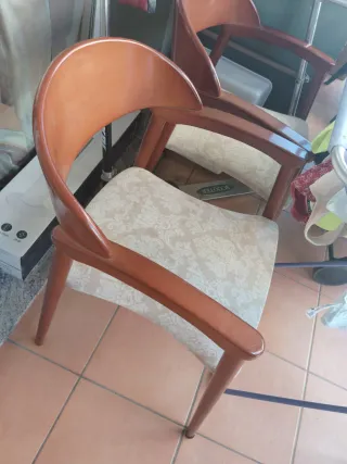 Sedie in legno e tessuto