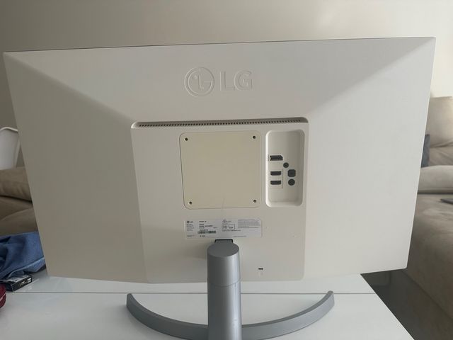 Monitor LG 27UL500-W Plata