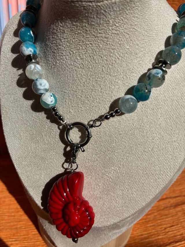 Collar piedras naturales azul y rojo