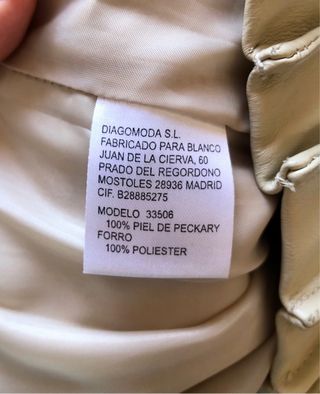 Minifalda de cuero beige plisada