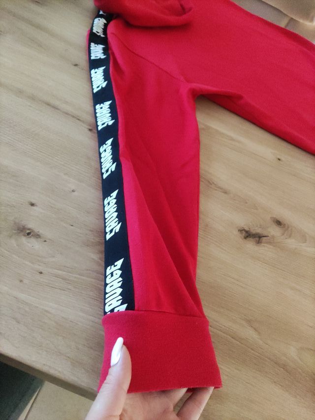 Sudadera Roja Tim Carter. TALLA M Logo Savage