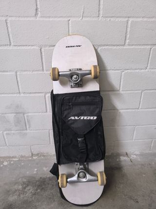 Monopatín moderno con funda