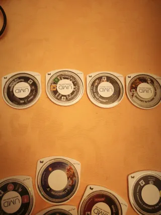 Confezione da 17 UMD per PSP