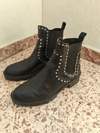 Botines negros Zara con tachuelas
