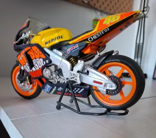 Moto Honda RC211V Rossi Cheste 2003