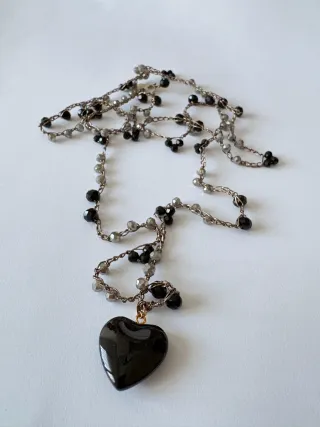 Collana uncinetto con ciondolo cuore nero