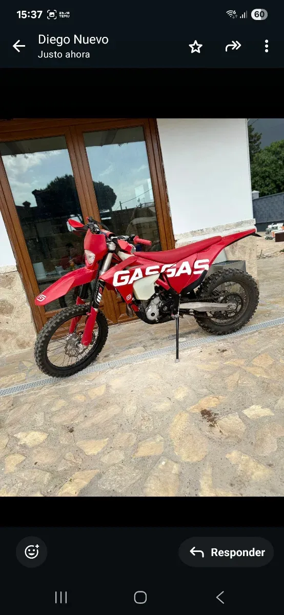 Moto Enduro Gas Gas Roja 350 cuatro tiempos