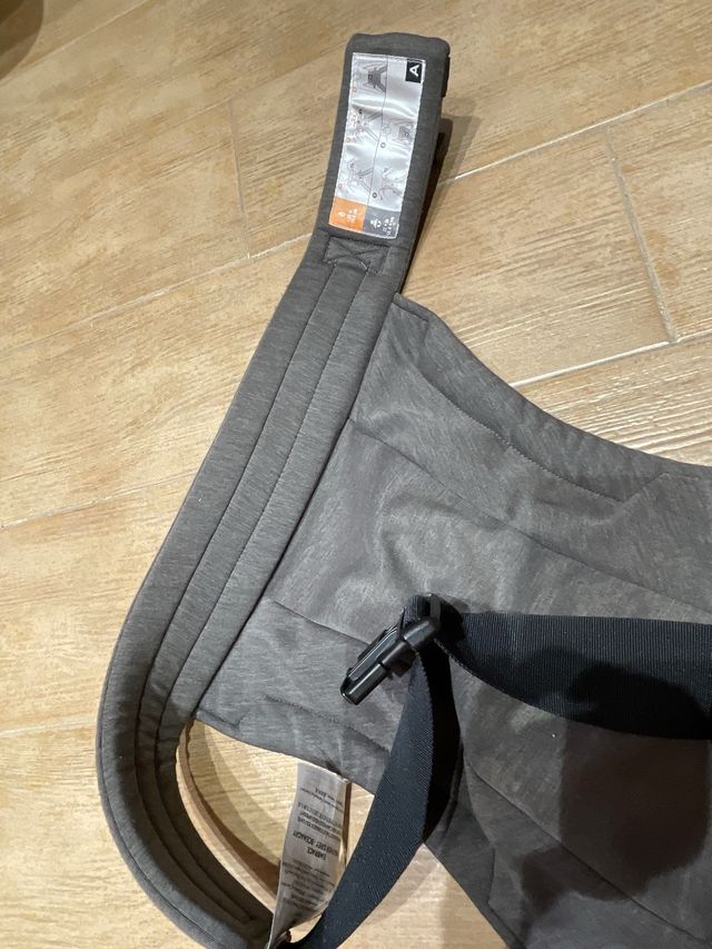 Mochila Ergobaby Embrace gris