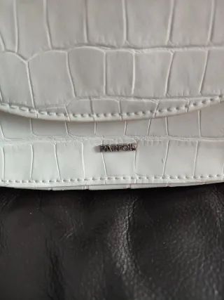 Bolso Parfois blanco efecto piel cocodrilo