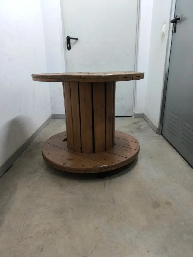 Mesa de madera bobina exterior