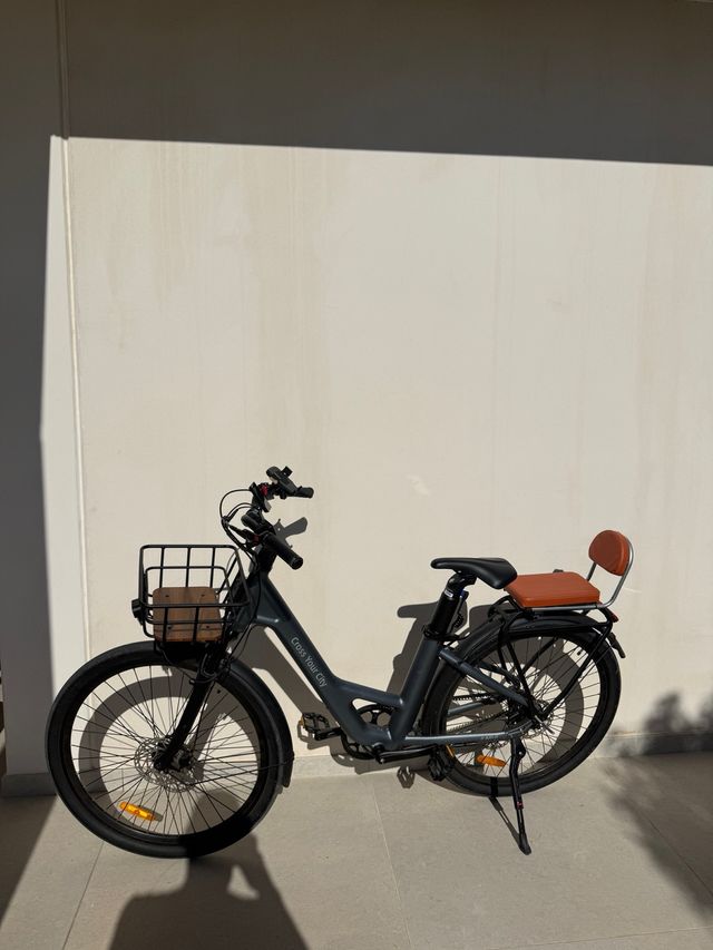 Bicicleta Eléctrica Urbana Gris  716 KM Solo !!!!!