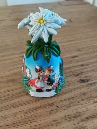 Campanella decorativa con stelle alpine