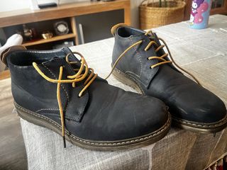 Botas hombre negro azulado y marrones