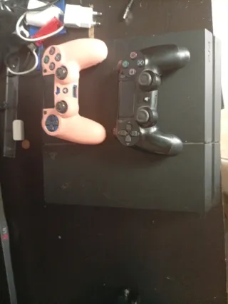 Consola PS4 + 2 Mandos (Negro y Rosa)