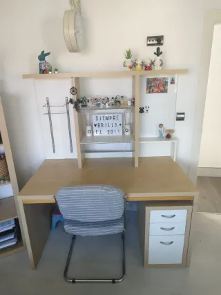 Mesa escritorio Ikea con estanterías y cajonera