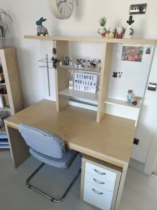 Mesa escritorio Ikea con estanterías y cajonera