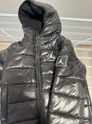Abrigo Jordan Negro Talla 4-5 Años