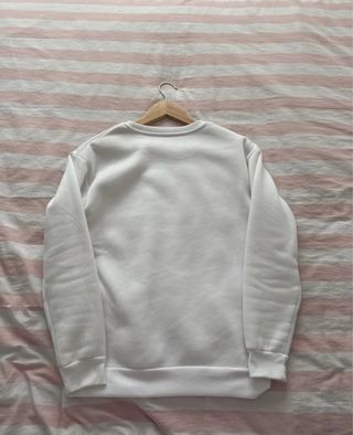 Sudadera blanca con estampado rosa