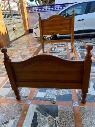 Cama de madera provenzal