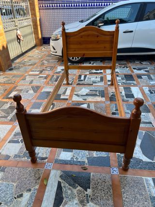 Cama de madera provenzal
