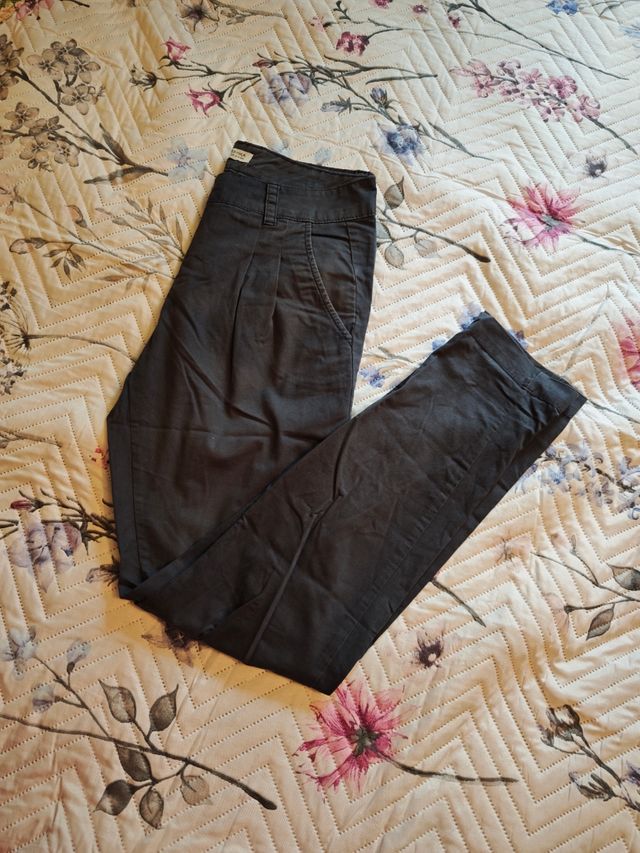 Pantalón Bershka T32 Gris