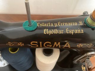 Máquina de coser Sigma antigua