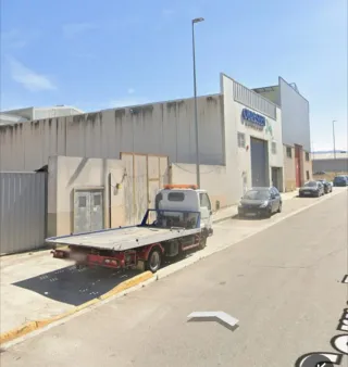 Solar industrial con luz y agua