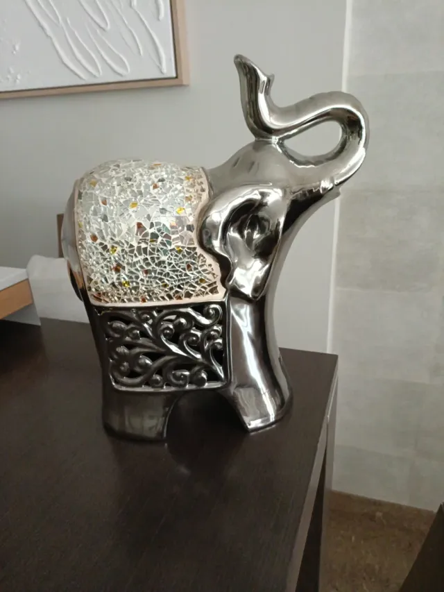 Elefante decorativo in ceramica a mosaico