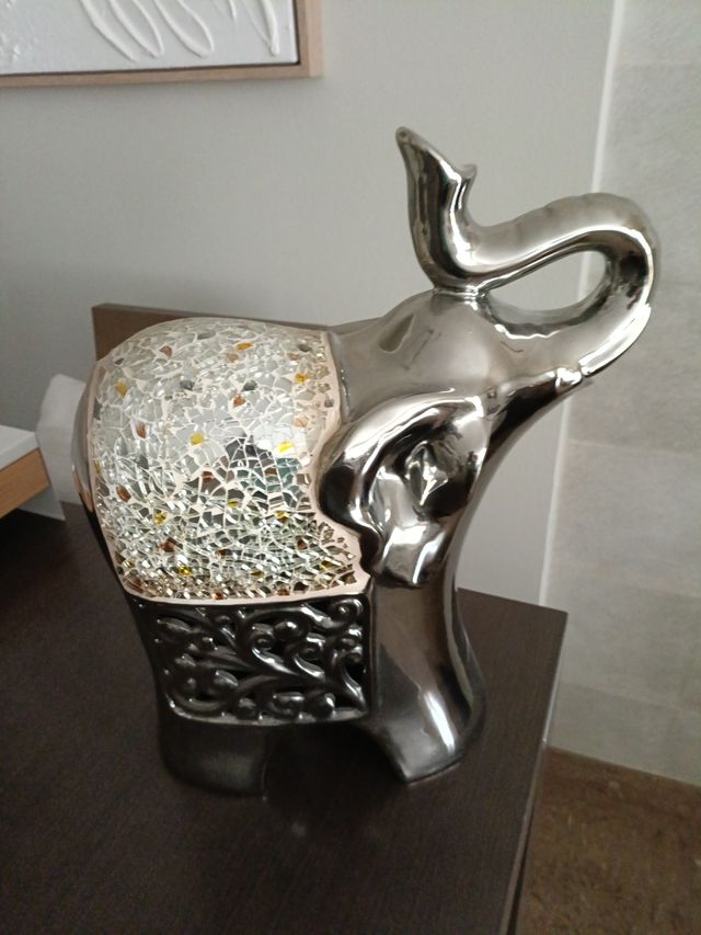 Elefante decorativo in ceramica a mosaico