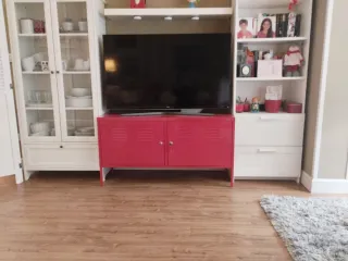 Mueble TV archivador oficina Ikea rojo