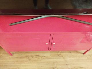 Mueble TV archivador oficina Ikea rojo