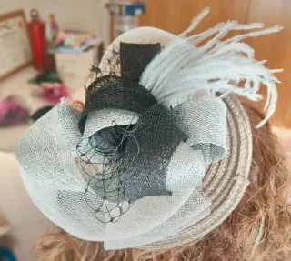 Tocado de fiesta negro y blanco nuevo