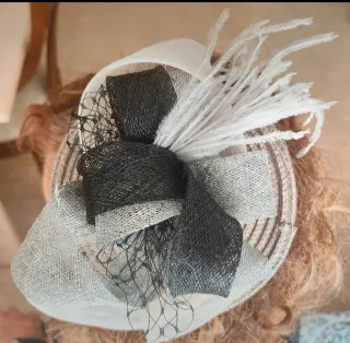 Tocado de fiesta negro y blanco nuevo